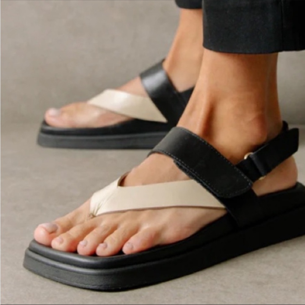 Alohas Black and White Strappy Sandals